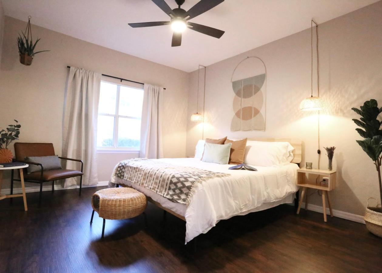 Nomad Retreat King Bed Boutique Condo W Garage غينزفيل، فلوريدا المظهر الخارجي الصورة