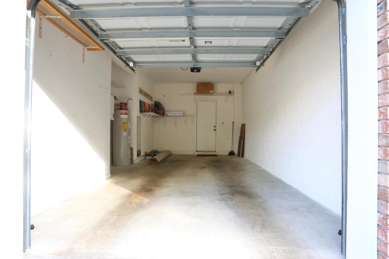Nomad Retreat King Bed Boutique Condo W Garage غينزفيل، فلوريدا المظهر الخارجي الصورة