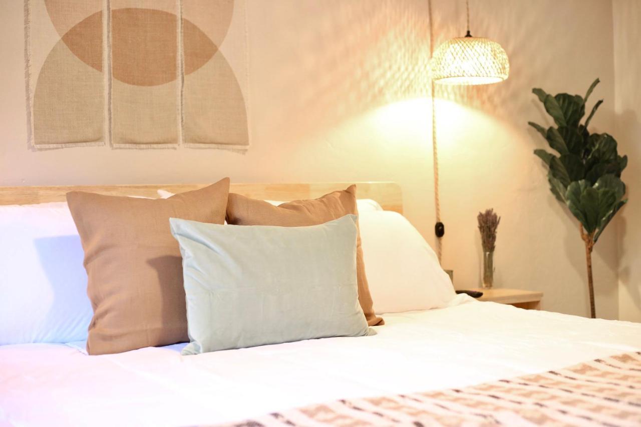 Nomad Retreat King Bed Boutique Condo W Garage غينزفيل، فلوريدا المظهر الخارجي الصورة