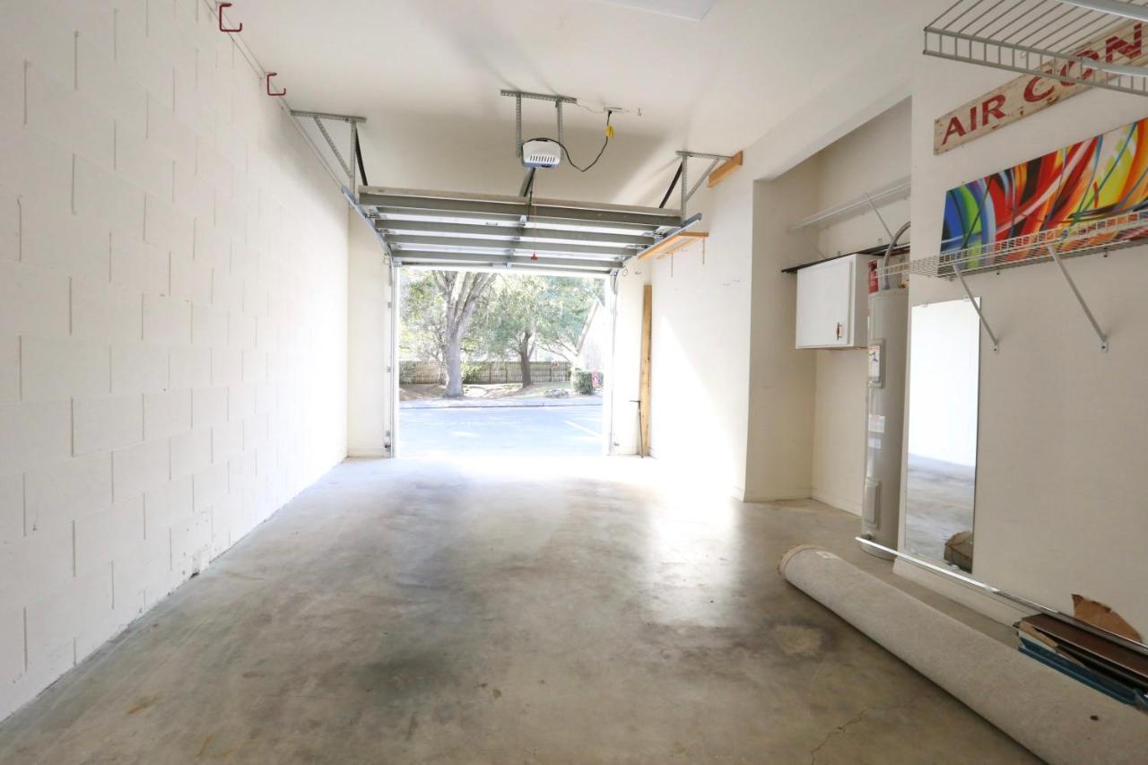 Nomad Retreat King Bed Boutique Condo W Garage غينزفيل، فلوريدا المظهر الخارجي الصورة