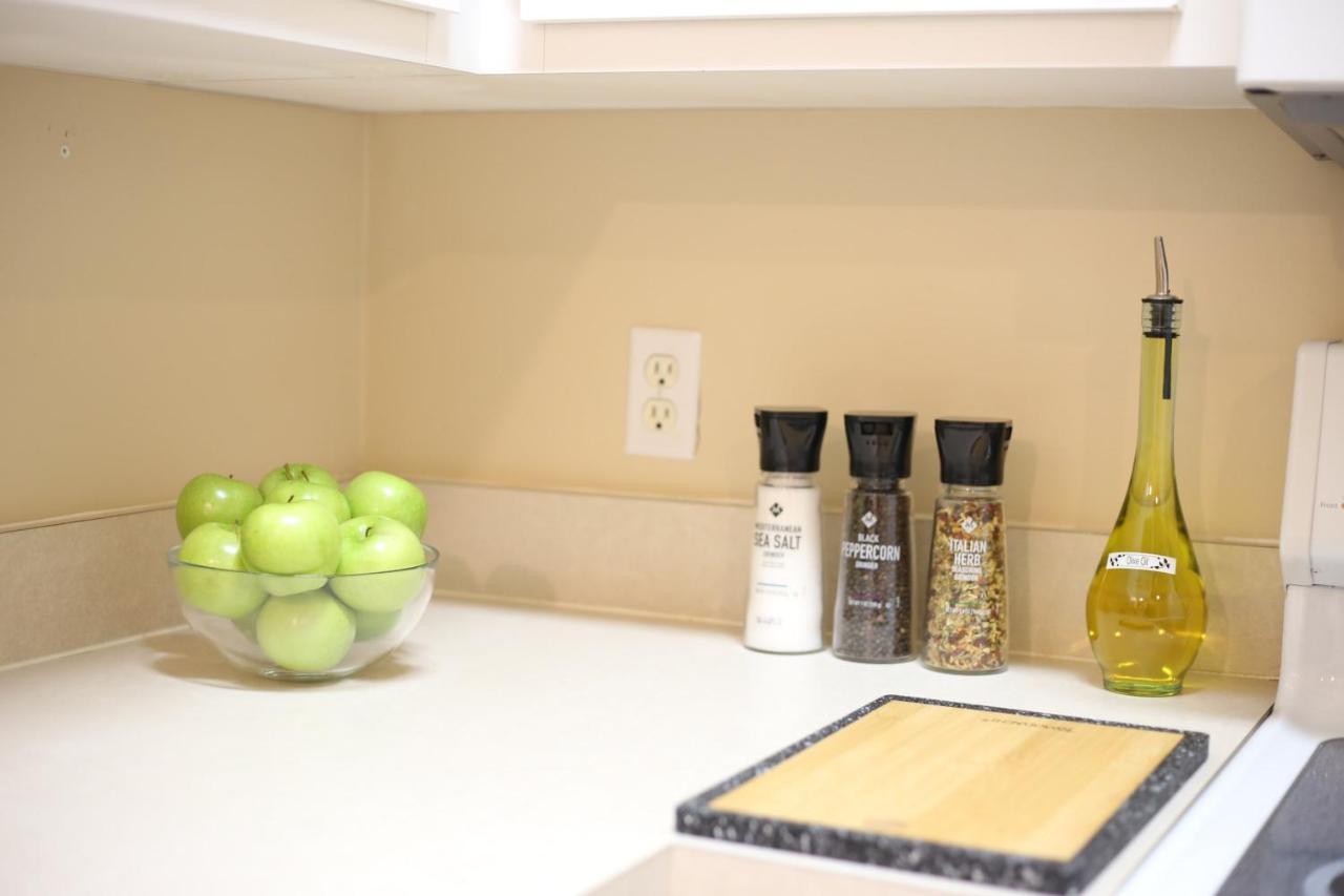 Nomad Retreat King Bed Boutique Condo W Garage غينزفيل، فلوريدا المظهر الخارجي الصورة