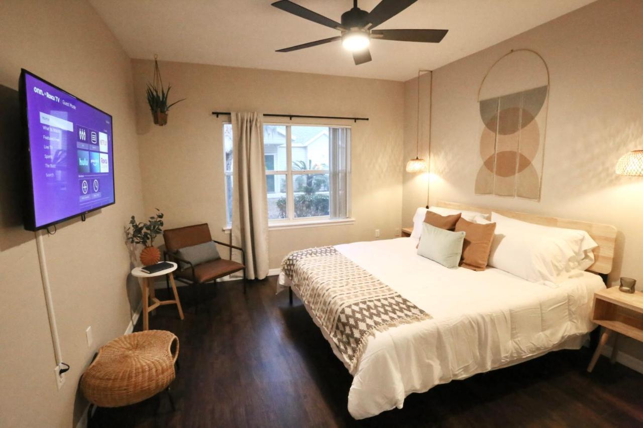 Nomad Retreat King Bed Boutique Condo W Garage غينزفيل، فلوريدا المظهر الخارجي الصورة